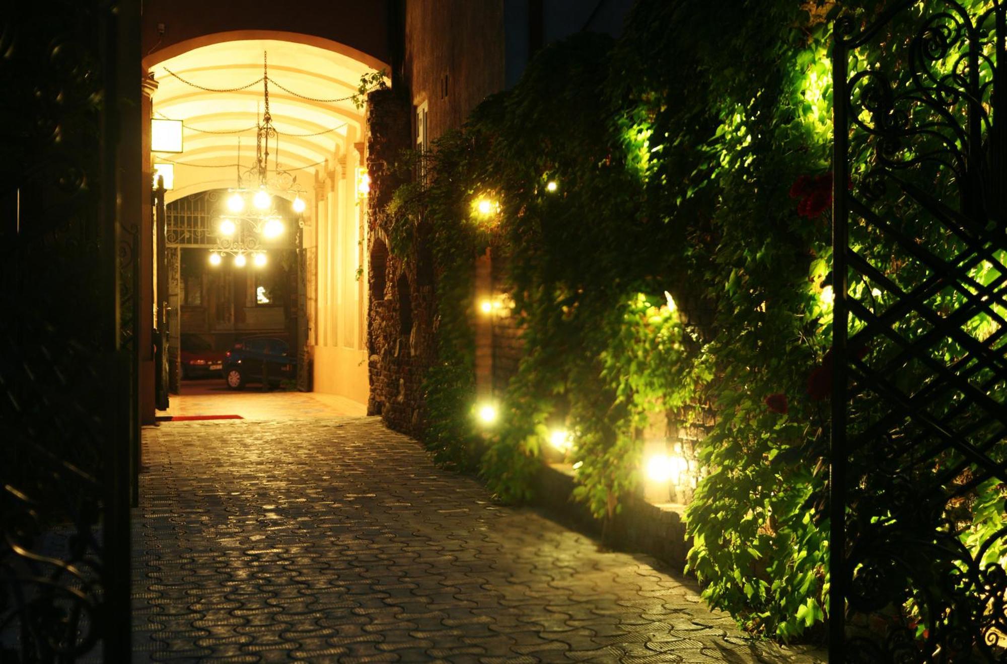 Hotel Poesis Сату-Маре Экстерьер фото